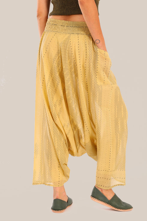 Harem pants with elastic waistline